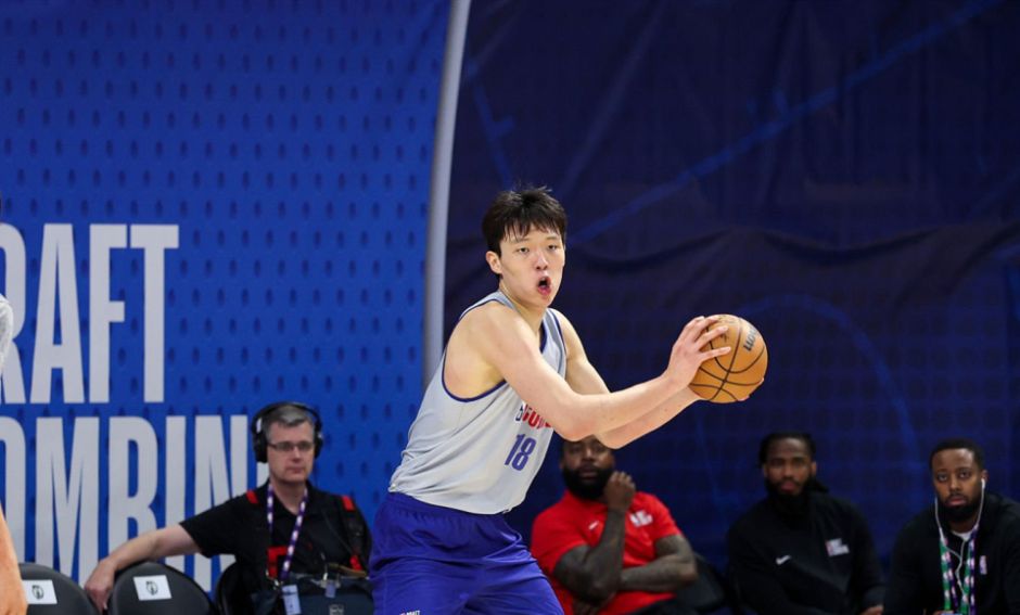 杨瀚森在洛杉矶进行训练与球哥等人同场竞技的简单介绍